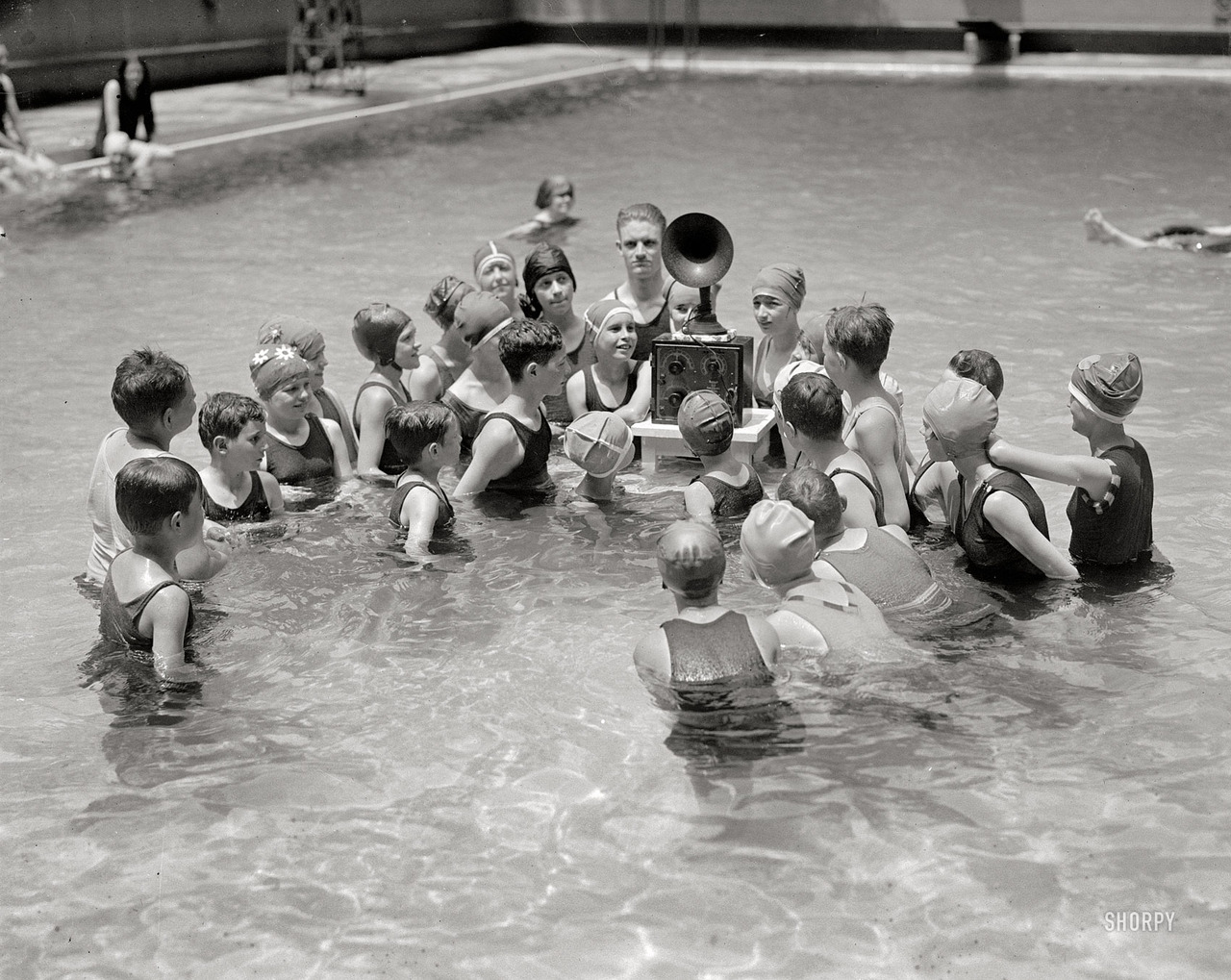 Советские дети в бассейне